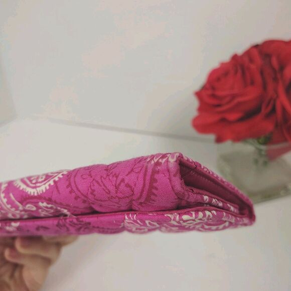 🩷 Vera Bradley Stamped Paisley Pink Large Trifold Wallet Retired Bandana - Picture 4 of 10